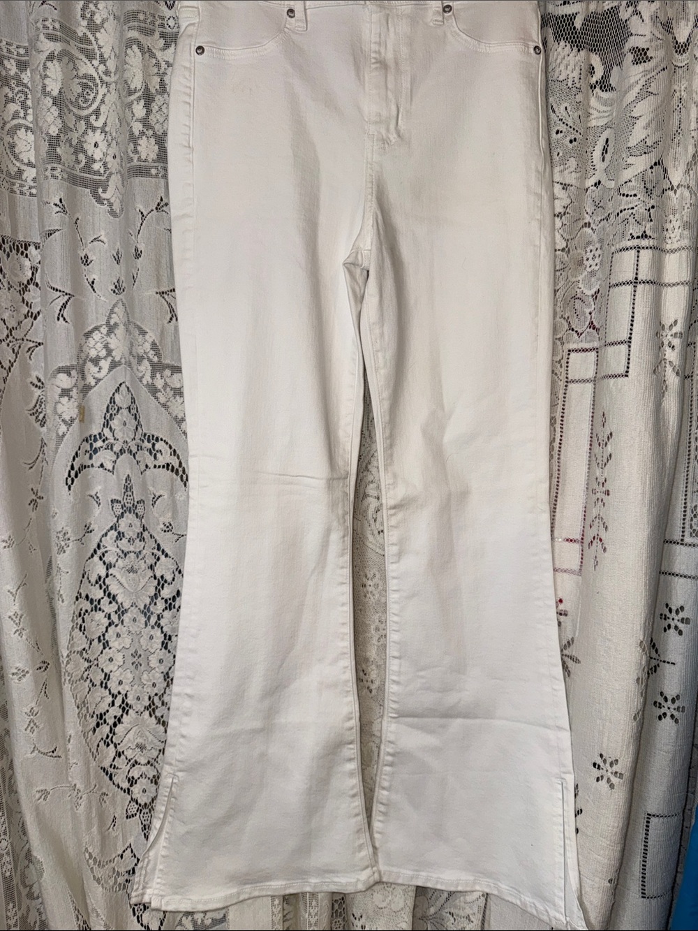 American Eagle Outfitters White Flare Jeans - Picture 3 of 8